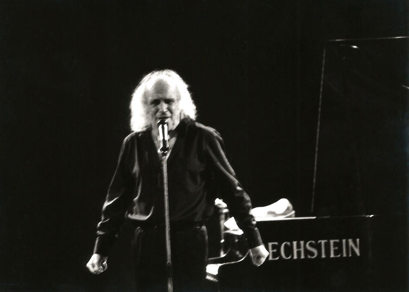 Léo Ferré en concert en 1988 - photographie Daniel Beauron
