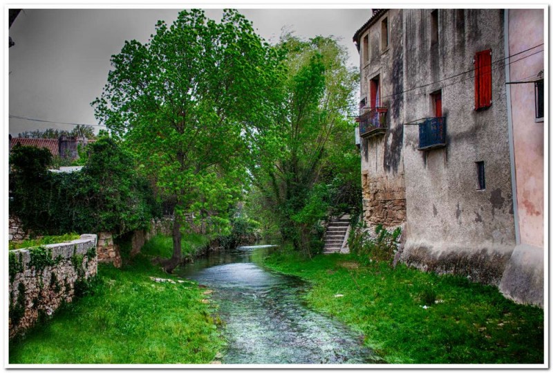 la rivière la Vène à l'entrée de Montbazin