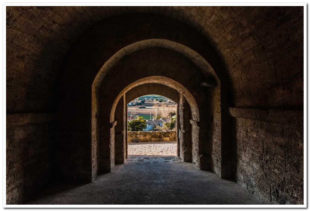 Entrée du chateau : passage sous la chapelle