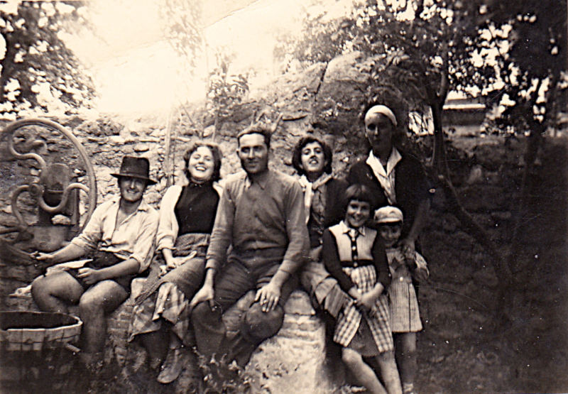 Vendanges 1958 ou 59 : Michel Phalippou, Lise Pontier, M. Guillermo, Anne-Marie Guerrero, Nicole Guillermo