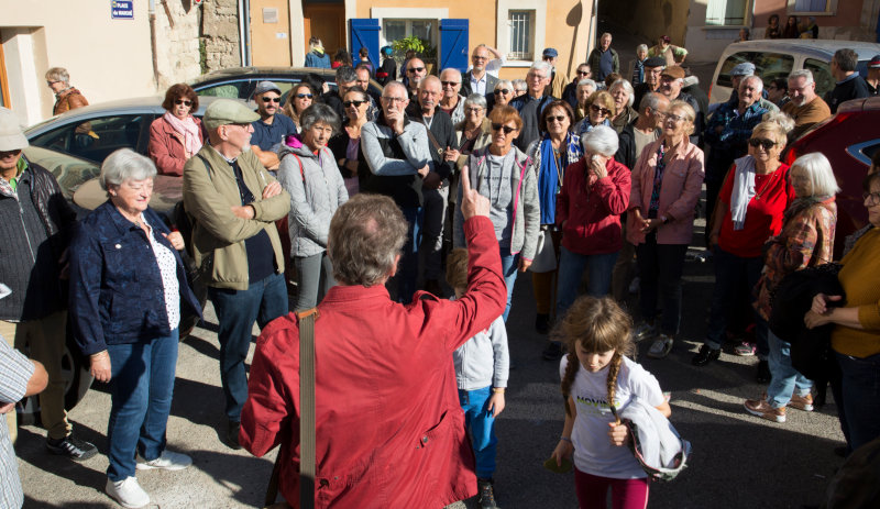 Visite commentée pendant l'inauguration du circuit : la place du marché